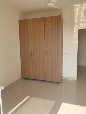 Room in 2 BHK Apartment at Signature Global Prime, Sector 63a – for Rent