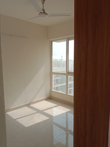 Room in 2 BHK Apartment at Signature Global Prime, Sector 63a – for Rent