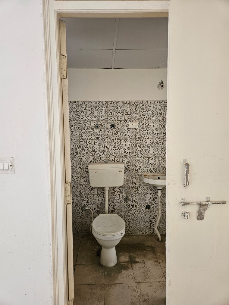 Bathroom, breez-global-heights 2 Bedroom 610 Sq.Ft. Apartment In Sohna Sector 33 Gurgaon 9464916