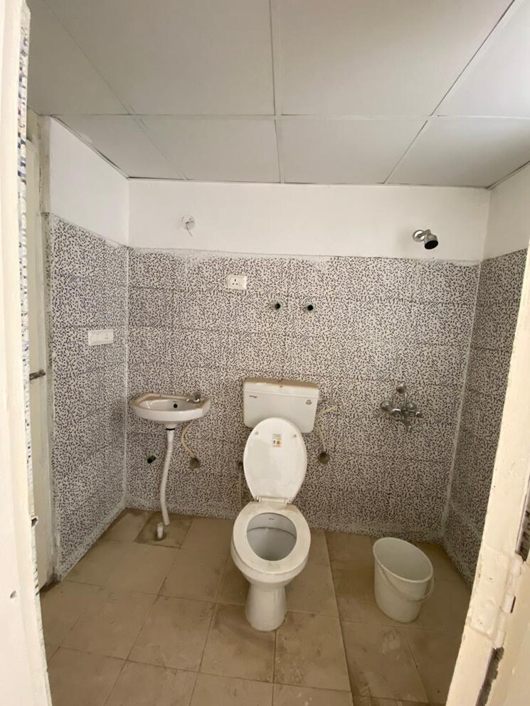 Bathroom, breez-global-heights 2 Bedroom 610 Sq.Ft. Apartment In Sohna Sector 33 Gurgaon 9464916