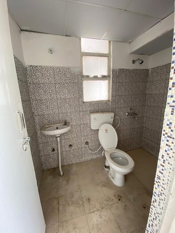 Bathroom, breez-global-heights 2 Bedroom 610 Sq.Ft. Apartment In Sohna Sector 33 Gurgaon 9464916
