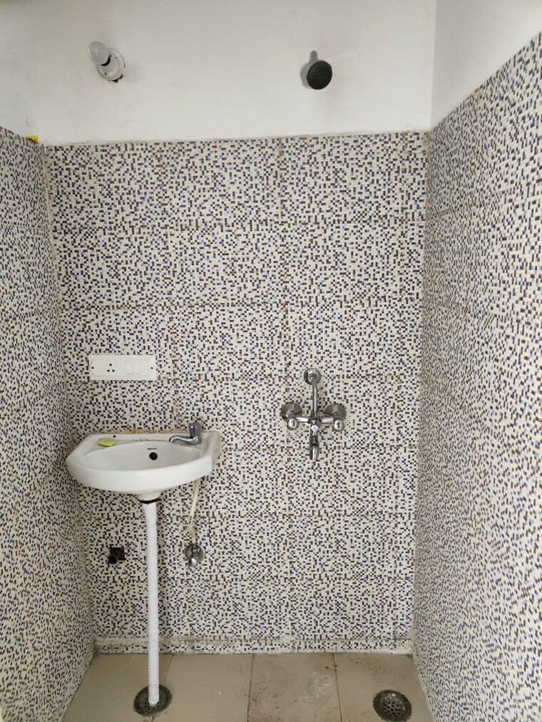 Bathroom, breez-global-heights 1 Bedroom 363 Sq.Ft. Apartment In Sohna Sector 33 Gurgaon 9464939