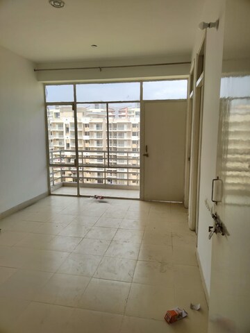 Room in 1 BHK Apartment at Breez Global Heights, Sohna Sector 33 – for Sale