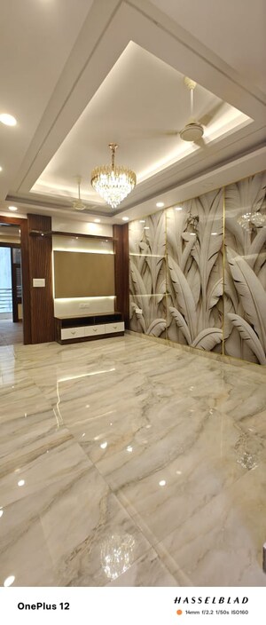 Parking in 2 BHK Builder Floor at Sector 73 – for Sale