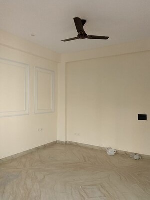 Room in 2.5 BHK Builder Floor at Sector 57 – for Rent