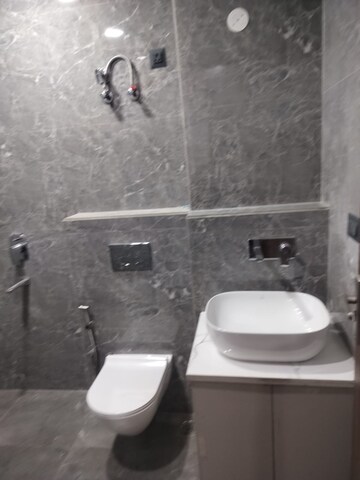 Bathroom in 2.5 BHK Builder Floor at Sector 57 – for Rent