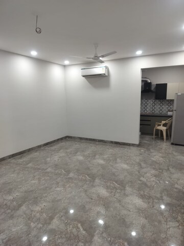 Room in 2.5 BHK Builder Floor at Sector 57 – for Rent