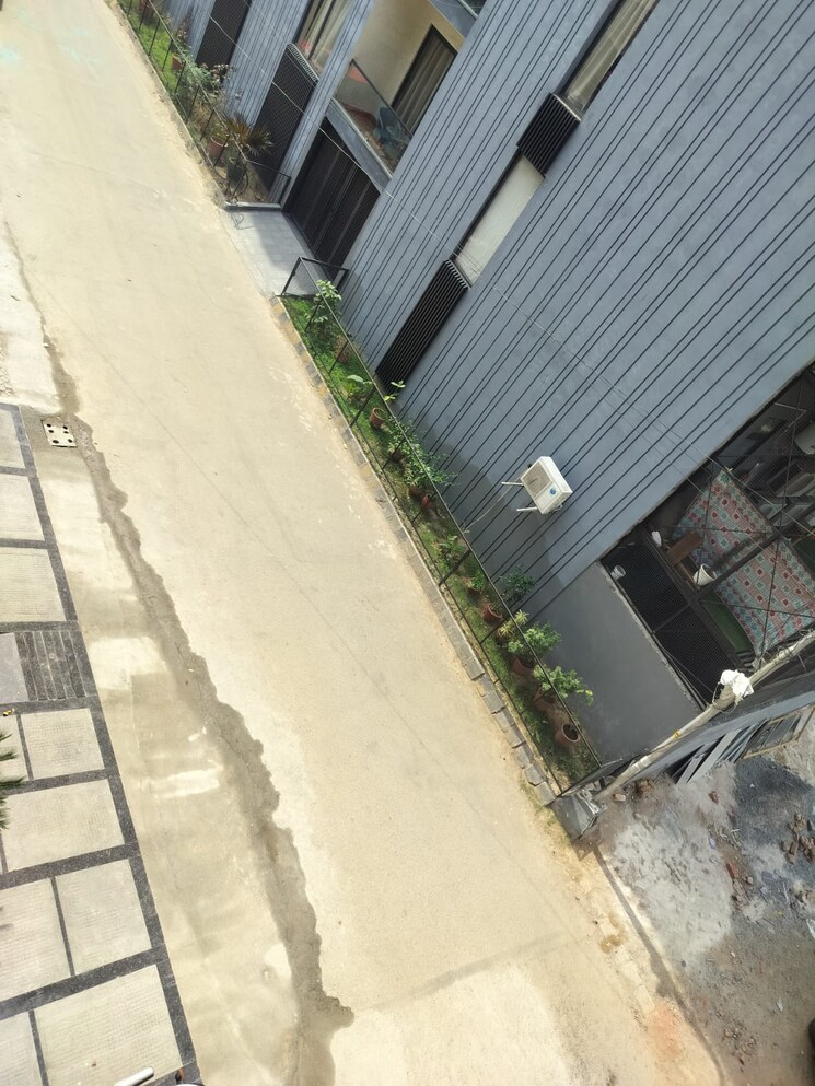 Balcony, sector 57 2.5 Bedroom 1200 Sq.Ft. Builder Floor In Sector 57 Gurgaon 9465007