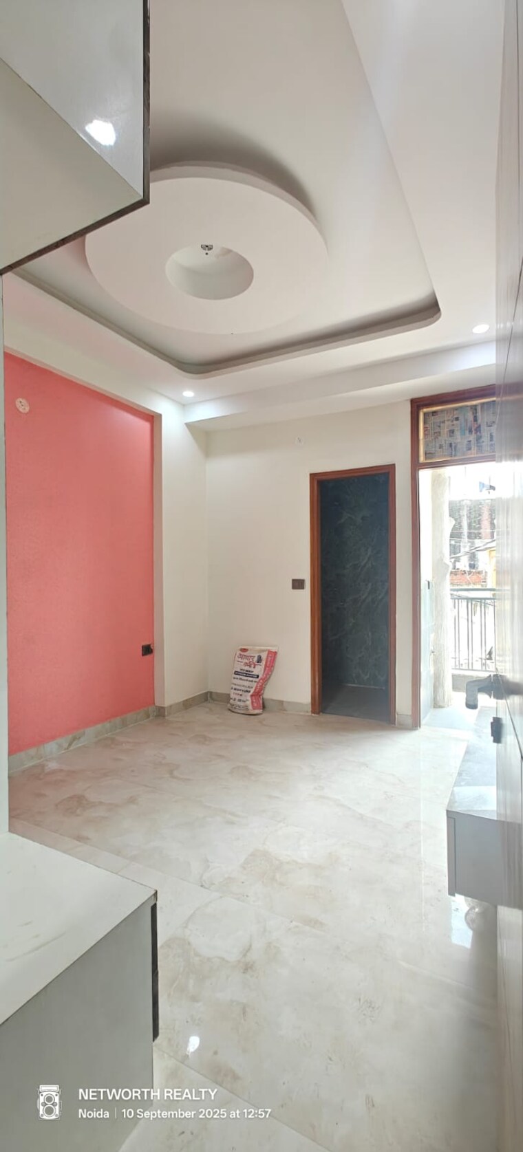 Room, sector 73 3 Bedroom 1500 Sq.Ft. Builder Floor In Sector 73 Noida 9464996