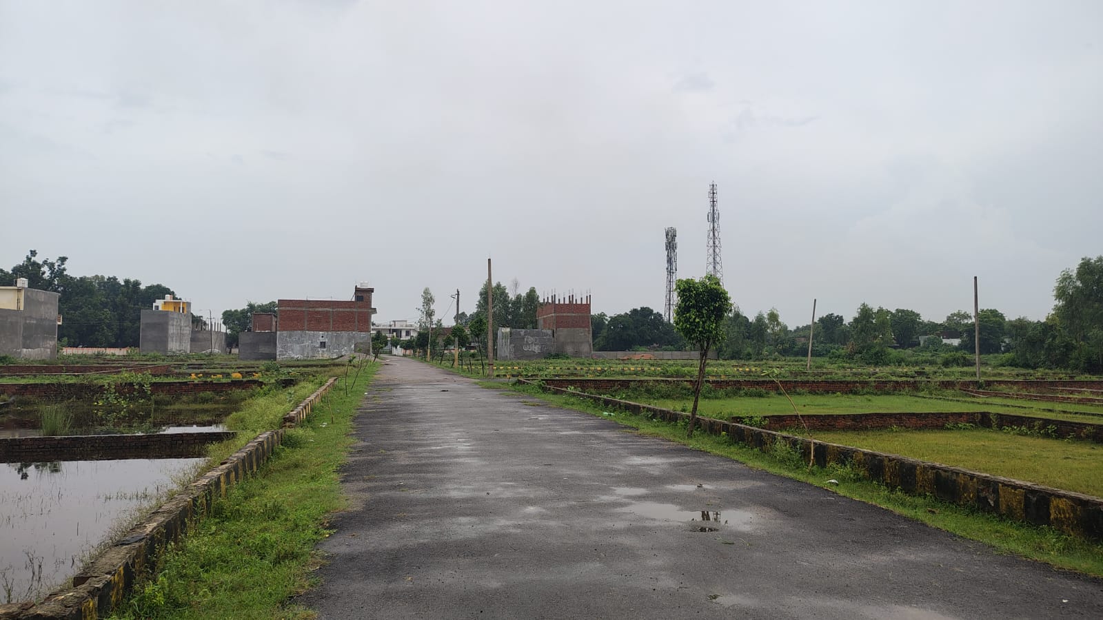 Plot For Sale in Mohanlalganj