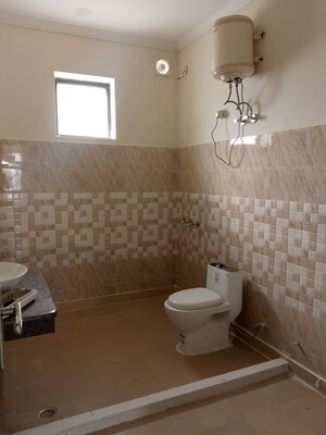 Master Bedroom in 2.5 BHK Builder Floor at Sector 57 – for Rent