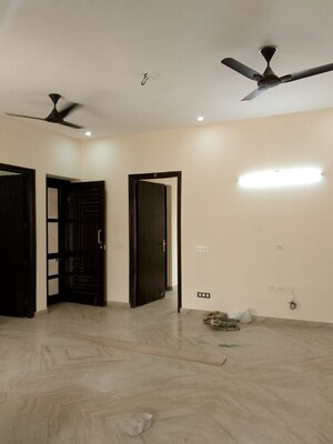 Room in 2.5 BHK Builder Floor at Sector 57 – for Rent
