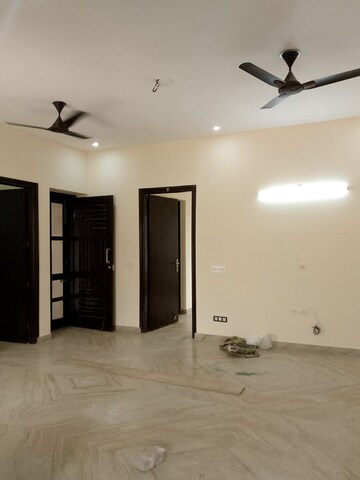 Room in 2.5 BHK Builder Floor at Sector 57 – for Rent