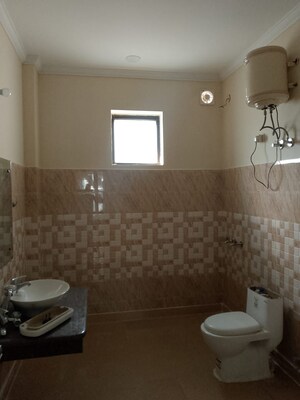 Bathroom in 2.5 BHK Builder Floor at Sector 57 – for Rent