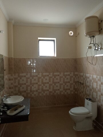 Bathroom in 2.5 BHK Builder Floor at Sector 57 – for Rent