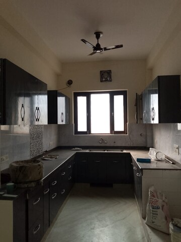 Kitchen in 2.5 BHK Builder Floor at Sector 57 – for Rent