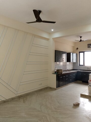 Room in 2.5 BHK Builder Floor at Sector 57 – for Rent