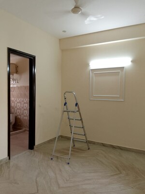 Room in 2.5 BHK Builder Floor at Sector 57 – for Rent