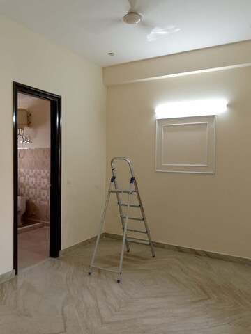 Room in 2.5 BHK Builder Floor at Sector 57 – for Rent