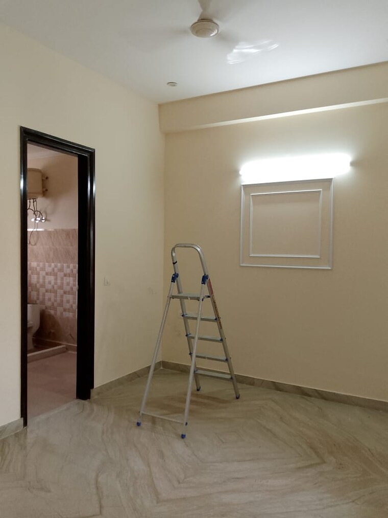 Room, sector 57 2.5 Bedroom 1300 Sq.Ft. Builder Floor In Sector 57 Gurgaon 9465037