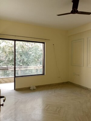 Room in 2.5 BHK Builder Floor at Sector 57 – for Rent
