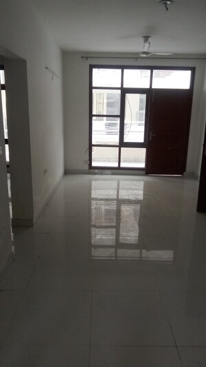 Room in 2 BHK Apartment at Parker White Lily, Sector 8 – for Rent