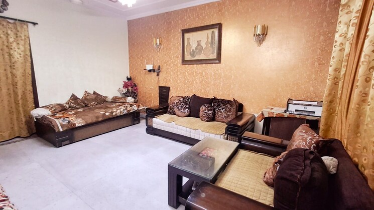 Living Room, palam-vihar-residents-association 2 Bedroom 173 Sq.Yd. Builder Floor In Palam Vihar Gurgaon 9465040