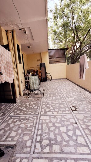 Balcony in 2 BHK Builder Floor at Palam Vihar Residents Association, Palam Vihar – for Rent