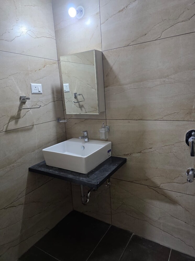 Bathroom, majestique-signature-towers 2 Bedroom 890 Sq.Ft. Apartment In Balewadi Pune 9465039