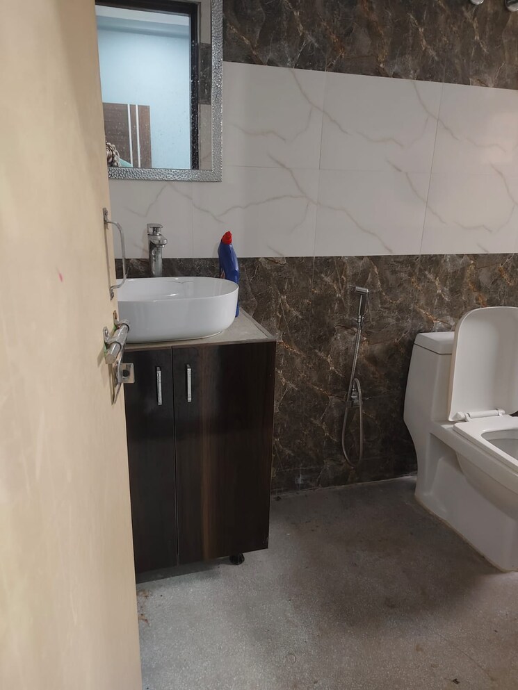 Bathroom, sector 52 3 Bedroom 2100 Sq.Ft. Builder Floor In Sector 52 Gurgaon 9465077