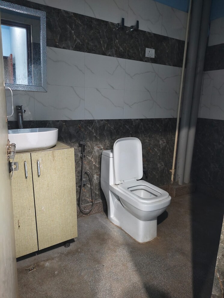 Bathroom, sector 52 3 Bedroom 2100 Sq.Ft. Builder Floor In Sector 52 Gurgaon 9465077