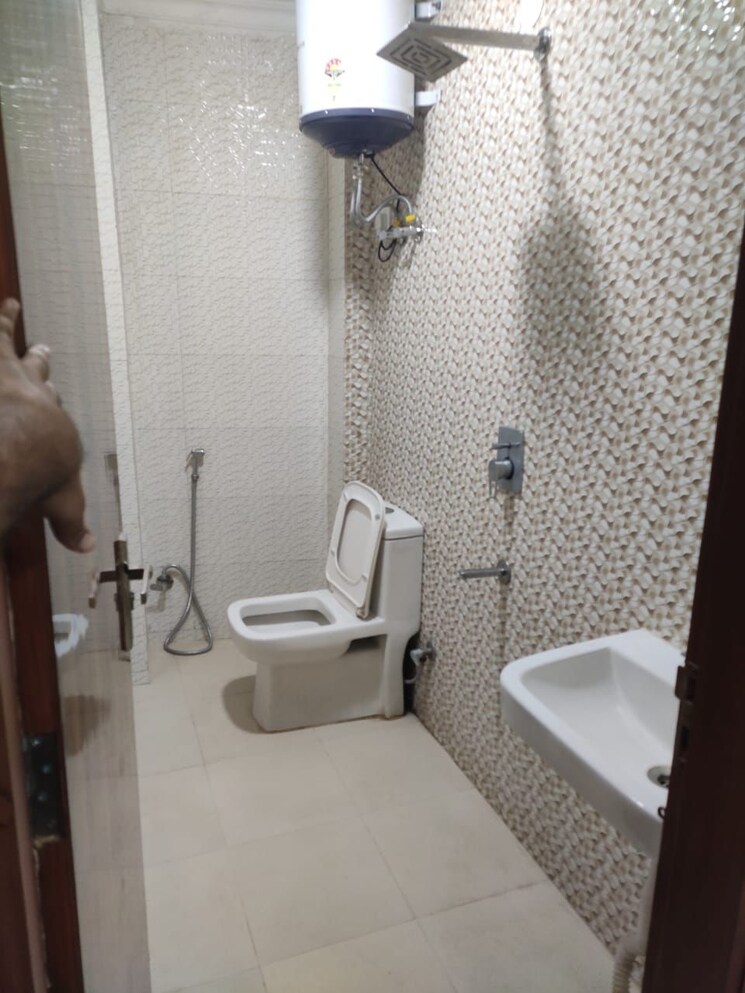 Bathroom, panchsheel vihar 1 Bedroom 500 Sq.Ft. Apartment In Panchsheel Vihar Delhi 9465060