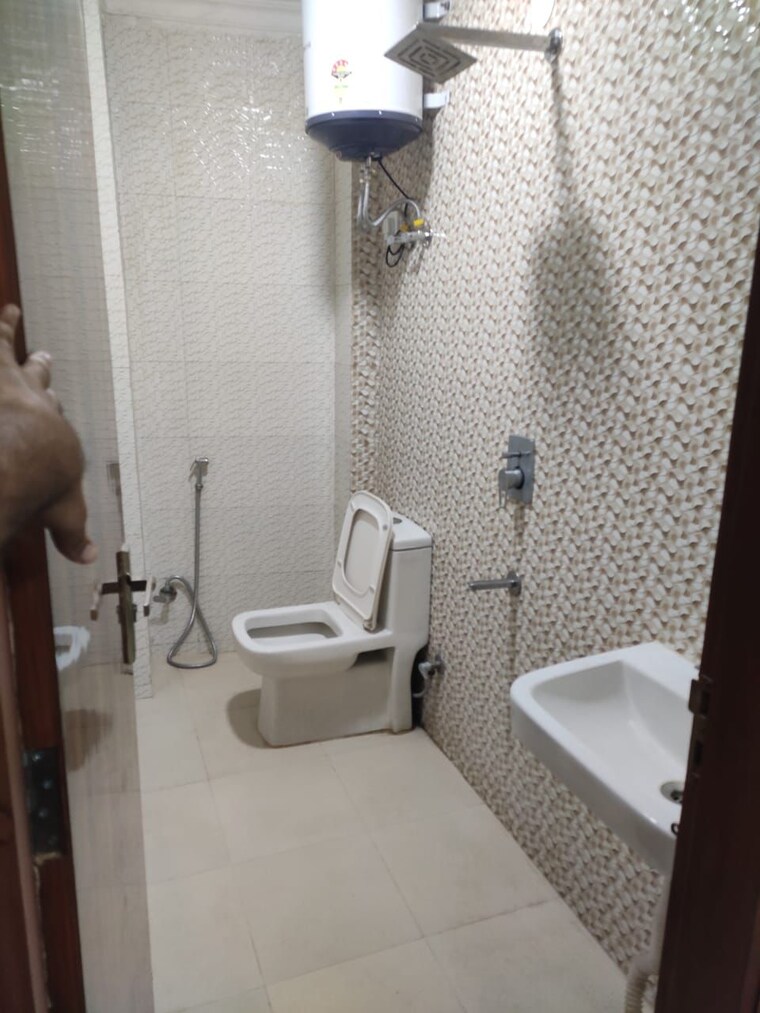 Bathroom, panchsheel vihar 1 Bedroom 500 Sq.Ft. Apartment In Panchsheel Vihar Delhi 9465060