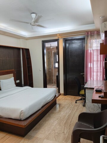 Room in 3 BHK Builder Floor at Boutique Residential Apartment, Greater Kailash I – for Rent