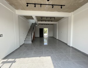  Showroom For Rent in Kalwar Road