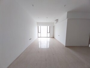 Room in 3 BHK Apartment at Lodha Parkside, Worli – for Sale