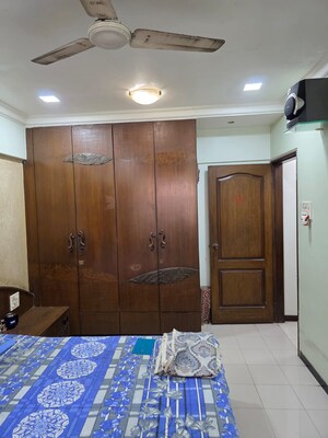 Bedroom in 2 BHK Apartment at Sukratara Apartment, Vile Parle East – for Rent