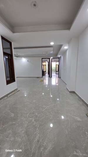Furnished Amenities in 3 BHK Builder Floor at Chattarpur – for Rent