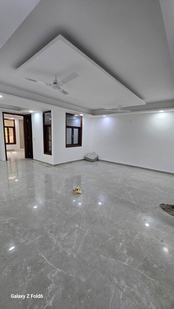 Furnished Amenities in 3 BHK Builder Floor at Chattarpur – for Rent