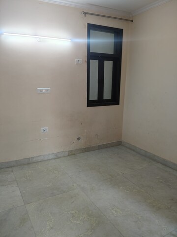 Room in 1 BHK Builder Floor at Bhogal – for Rent
