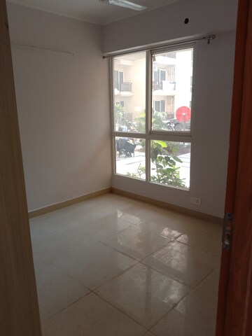 Room in 2 BHK Apartment at Signature Global Prime, Sector 63a – for Rent