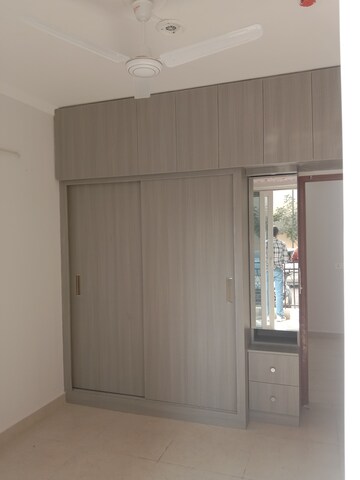 Room in 2 BHK Apartment at Signature Global Prime, Sector 63a – for Rent