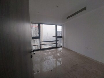 Room in 4 BHK Apartment at Lodha Marquise, Worli – for Sale