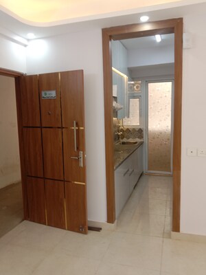 Room in 2 BHK Apartment at Signature Global Prime, Sector 63a – for Rent