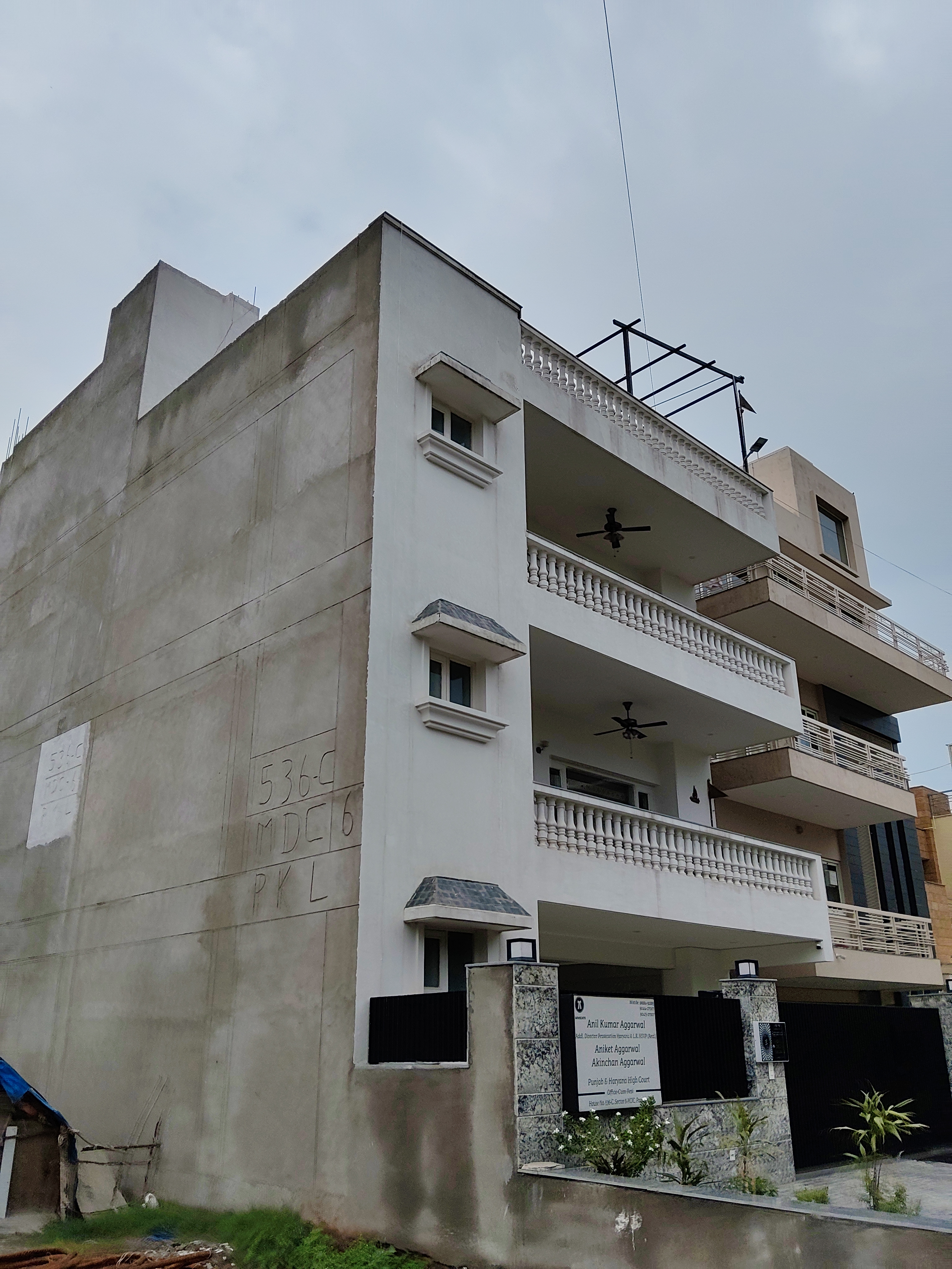 4 BHK + Servant Room Builder Floor For Sale in Mansa Devi