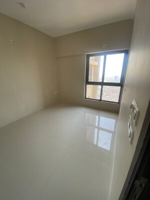 Room in 3 BHK Apartment at Siddha Seabrook, Kandivali West – for Rent