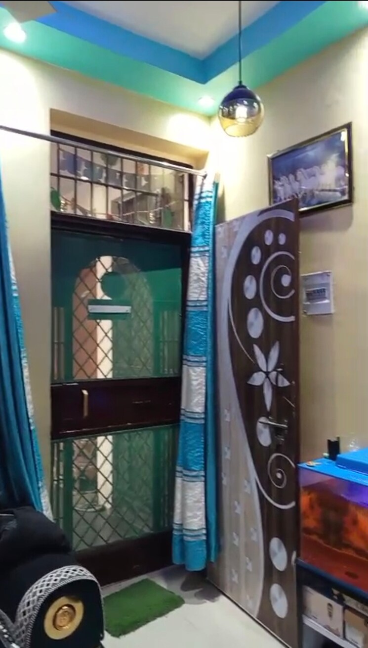 Room, sector 10 greater noida 1.5 Bedroom 30 Sq.Mt. Apartment In Sector 10 Greater Noida Greater Noida 9465215