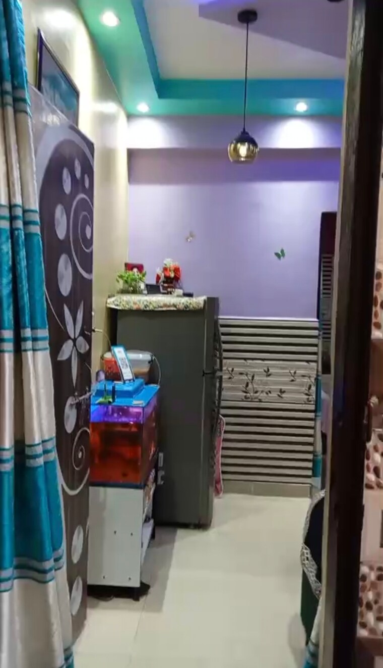 Room, sector 10 greater noida 1.5 Bedroom 30 Sq.Mt. Apartment In Sector 10 Greater Noida Greater Noida 9465215