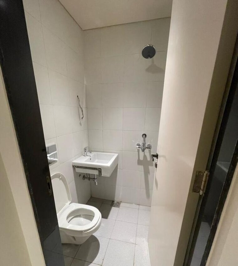 Bathroom, lodha-the-world-towers-world-one-tier-2 3 Bedroom 1790 Sq.Ft. Apartment In Worli Mumbai 9465213