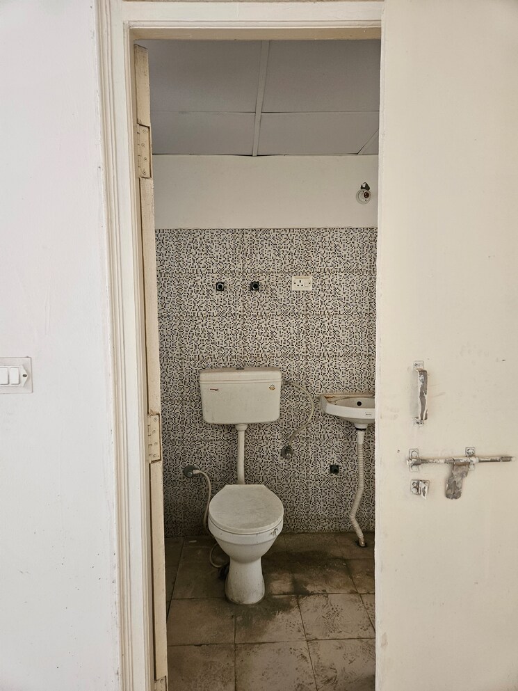 Bathroom, breez-global-heights 2 Bedroom 800 Sq.Ft. Apartment In Sohna Sector 33 Gurgaon 9465218